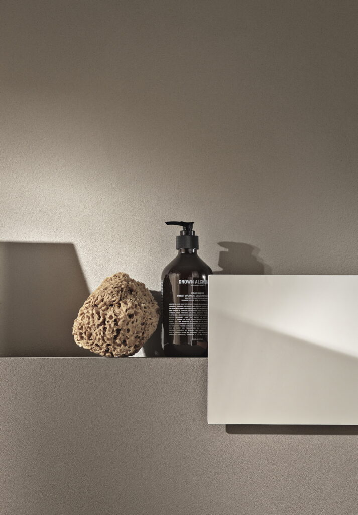 Pozzi Ginori catalog ADV 2018 made with natural fine-grained clay finishing plaster TerraVista Smooth with Plus customization by Matteo Brioni