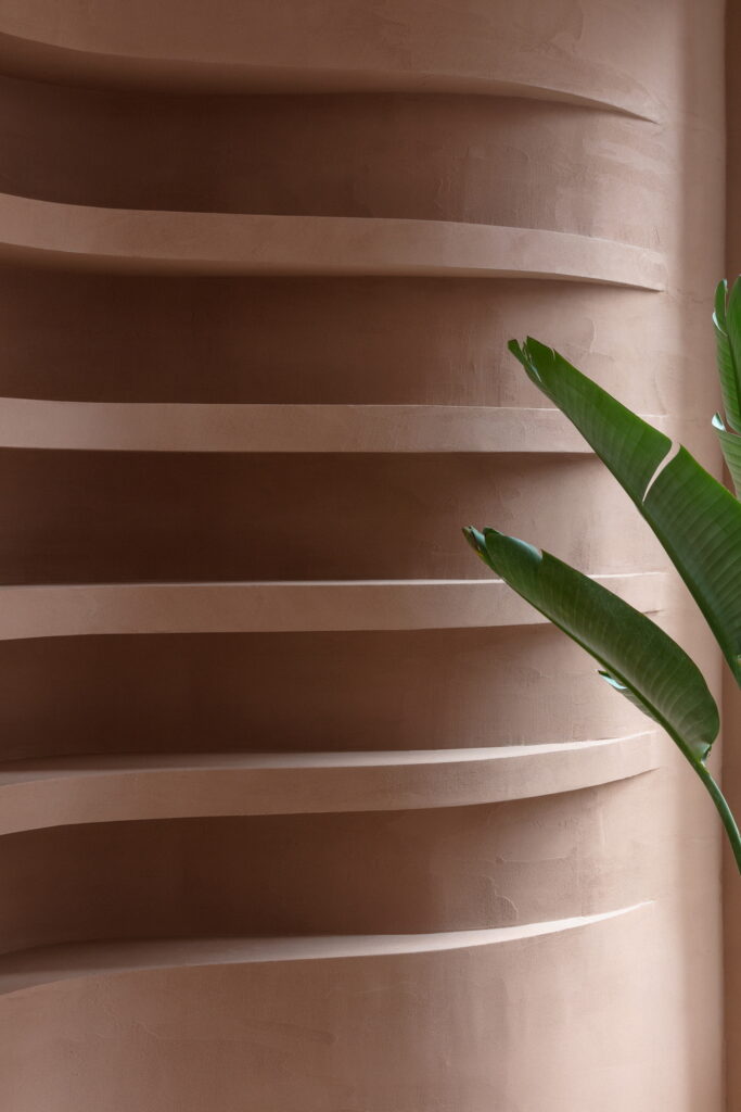 Matteo Brioni's fine-grained clay plaster TerraVista Smooth Cammeo (cameo) color with Plus customization applied on walls in the Profumo shop in Naples, project by Primo Atelier, photo by Carlo Oriente