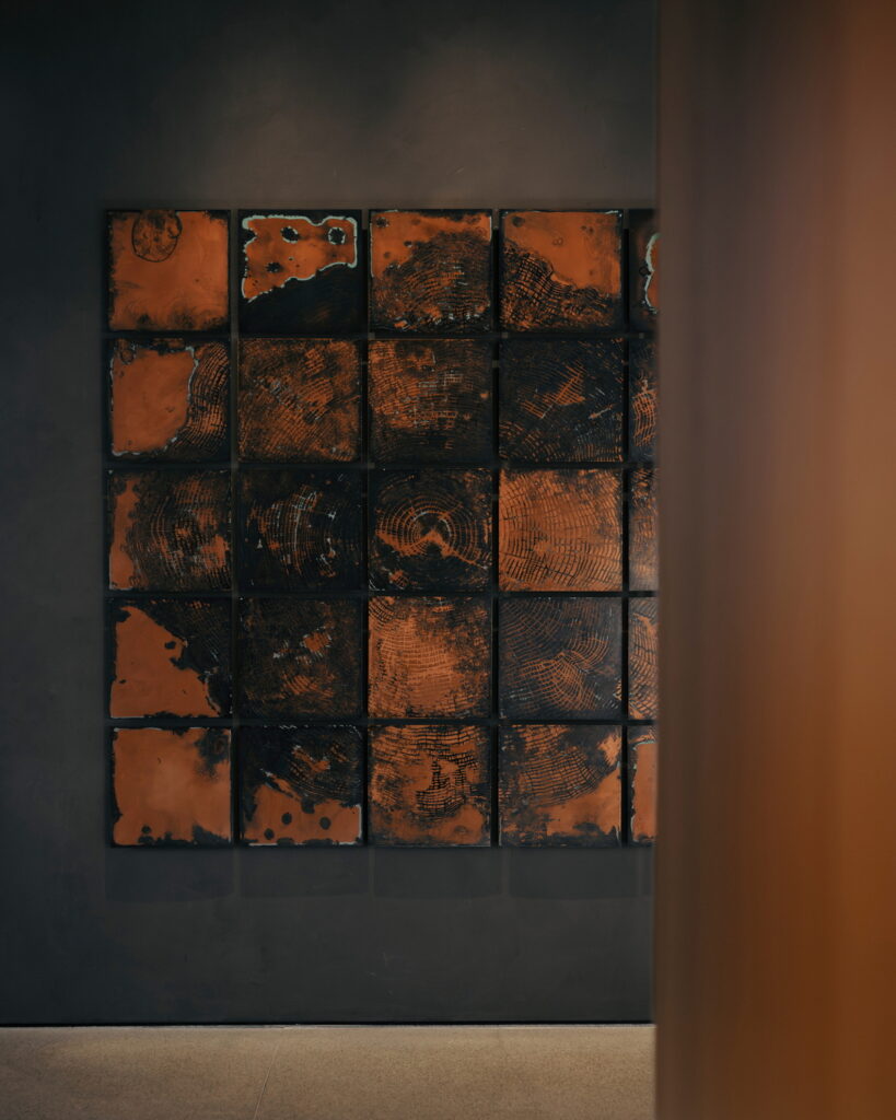 Perenni exhibition curated by Kalpa galleries hosted in the Molteni&C Pavilion in Giussano whose surfaces are finished with MATTEOBRIONI clays