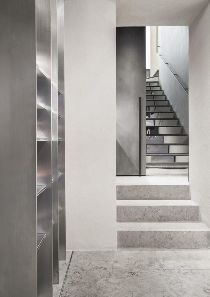 Nia Boutique in Rome by MORQ made with TerraCalix Structured Custom, photo by Giulio Aristide