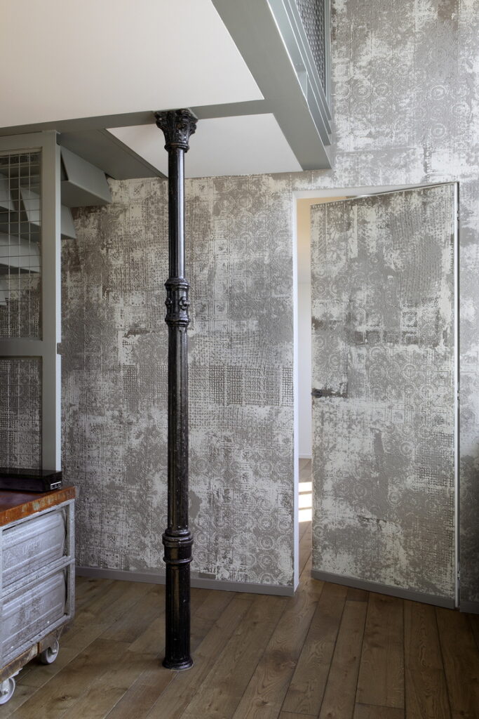 Matteo Brioni's textured clay plaster TerraEvoca 4 Layers Sale Grigio (gray salt) color appllied on walls and doors in a private house in Milan, project by NM Architetti, photo by Barbara Corsico