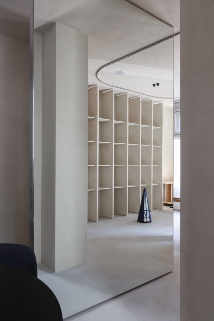 Fine-grained clay plaster TerraVista Smooth Panna (cream color) applied to walls and clay paint TerraSilk Structured Panna applied to ceilings in the new Studio Autori main office in Belgrade, photo by Relja Ivanić